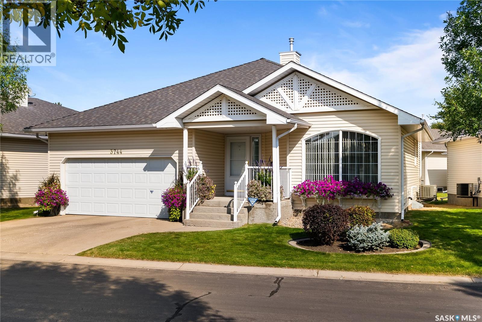 3744 Queens Gate, Regina, SK S4S 7J1