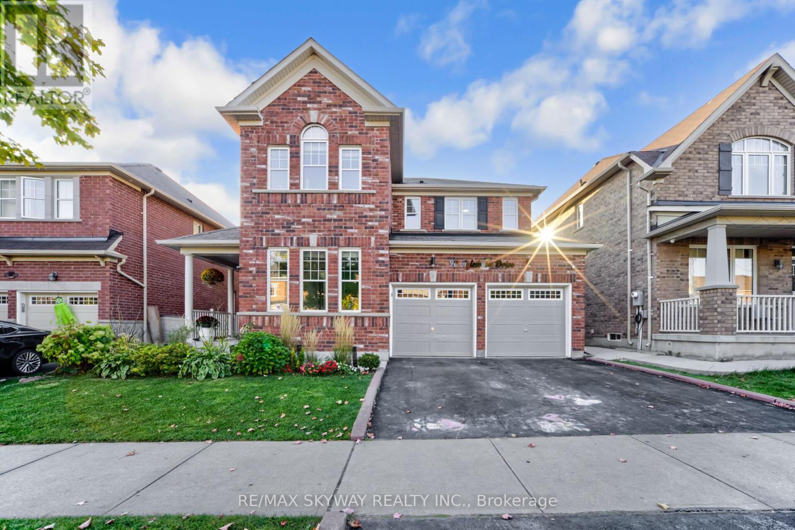 90 Aylesbury Dr, Brampton, ON L7A 0W3