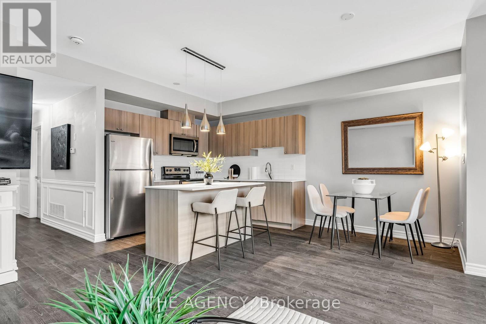 9 198 Pine Grove Rd, Vaughan, ON L4L 1X3