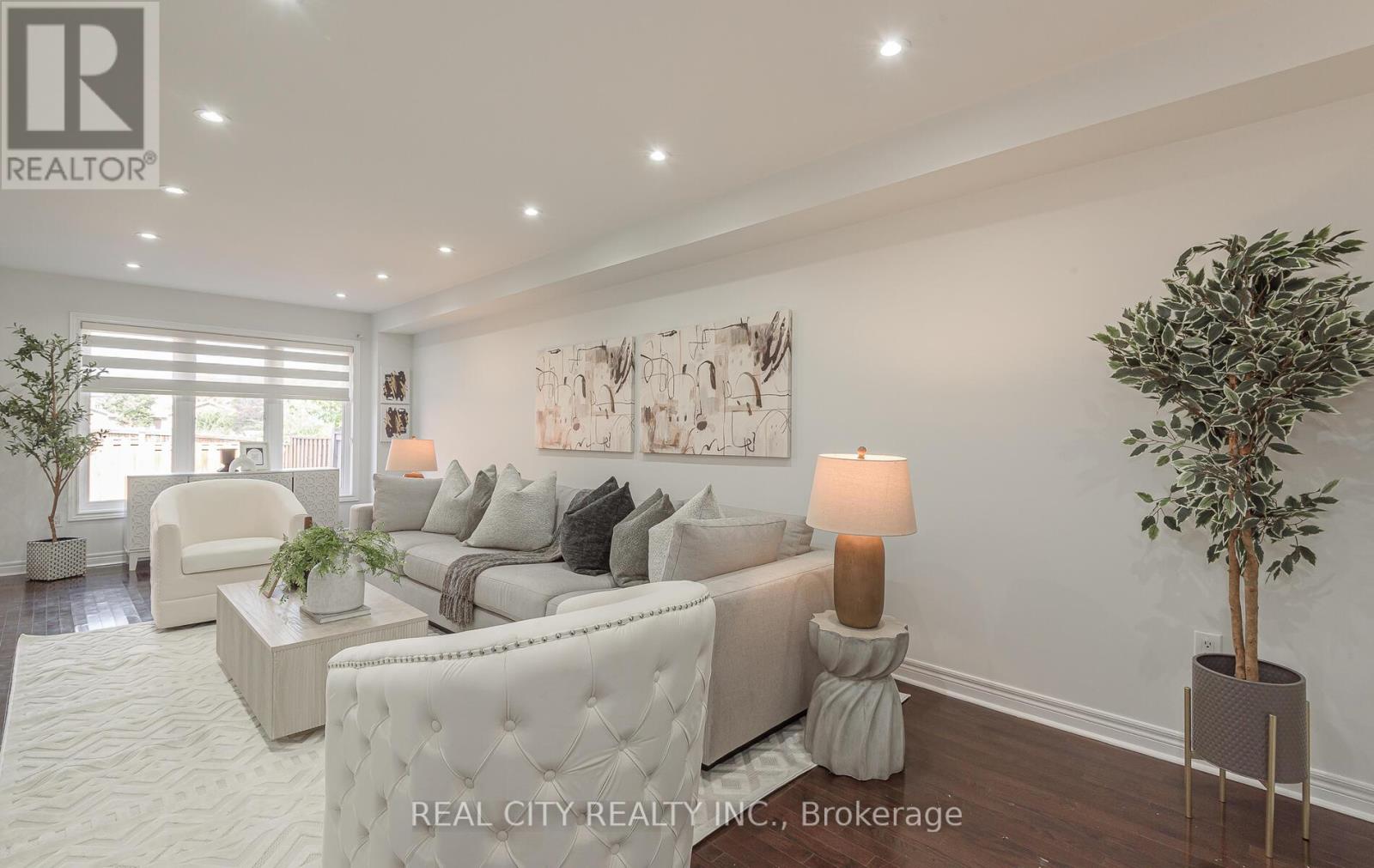 27 Bellhaven Cres, Brampton, ON L6R 0C3