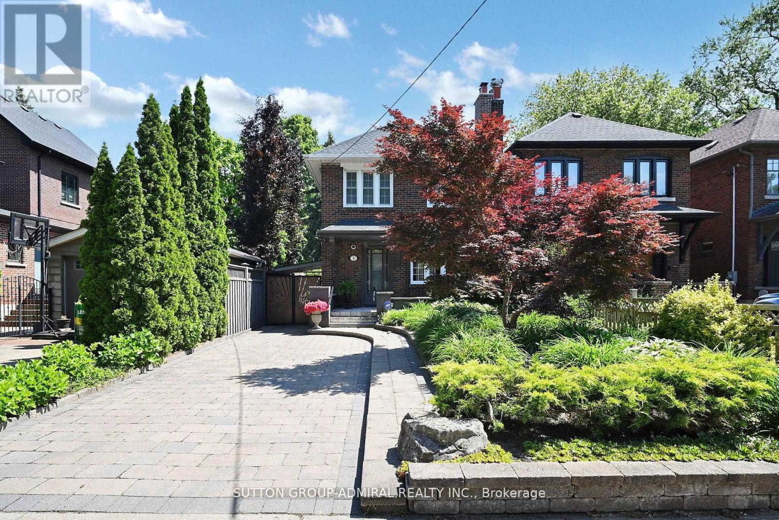 1 Valleyview Gdns, Toronto, ON M6S 2B5