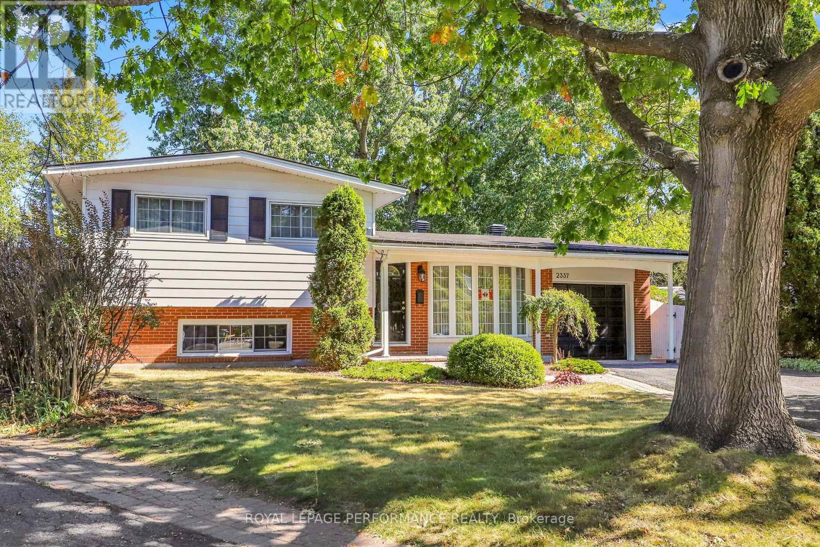 2337 Samuel Dr, Ottawa, ON K1G 3C3