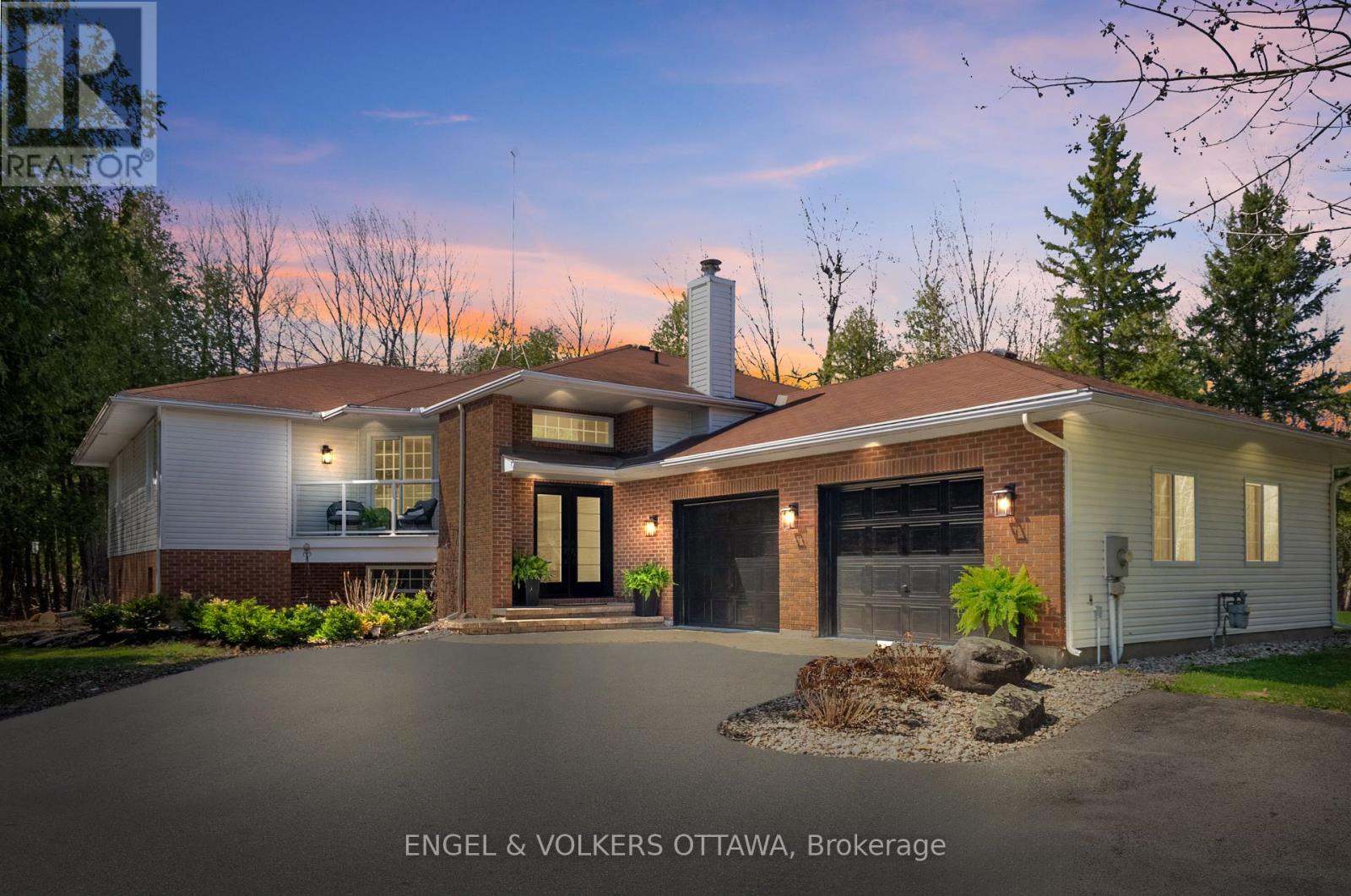 7359 Marcella Dr, Ottawa, ON K4P 1H6