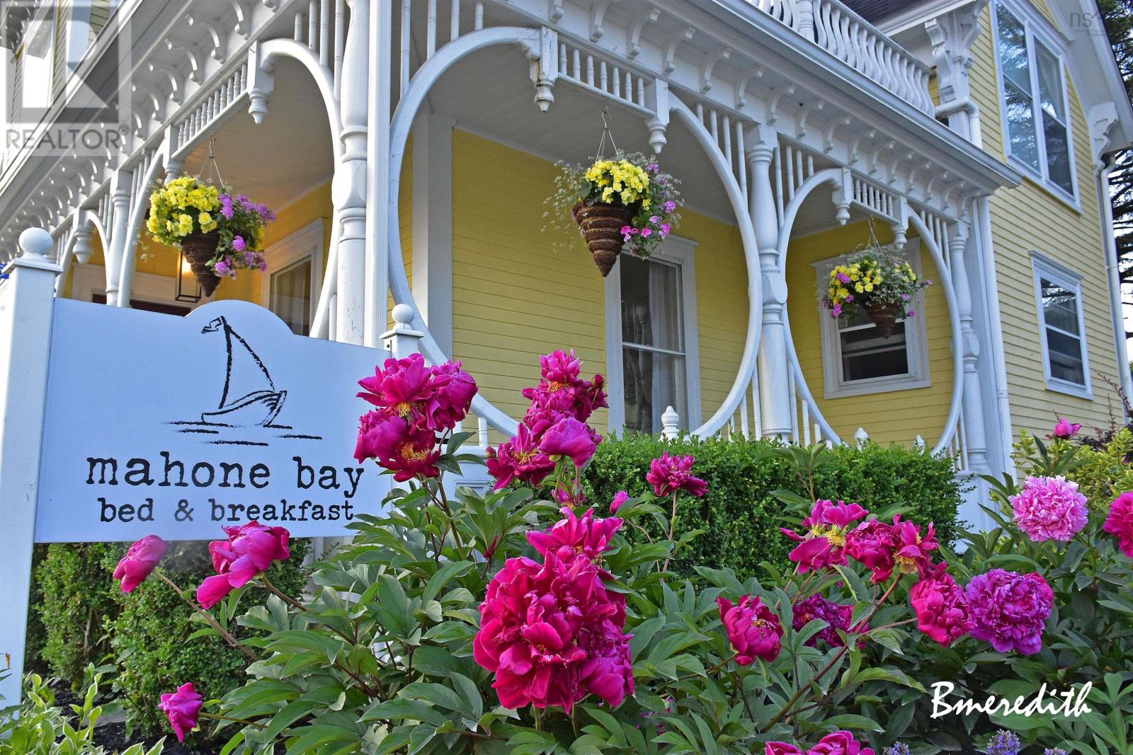 558 Main St, Mahone Bay, NS B0J 2E0