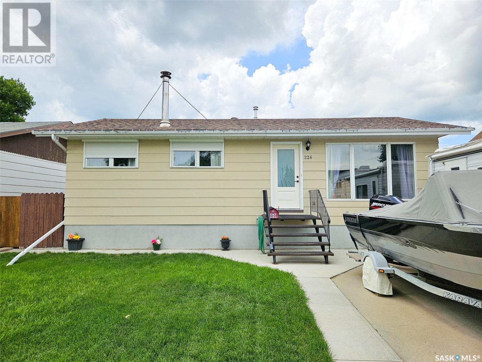 226 6 Avenue Southeast, Swift Current, SK S9H 3N8