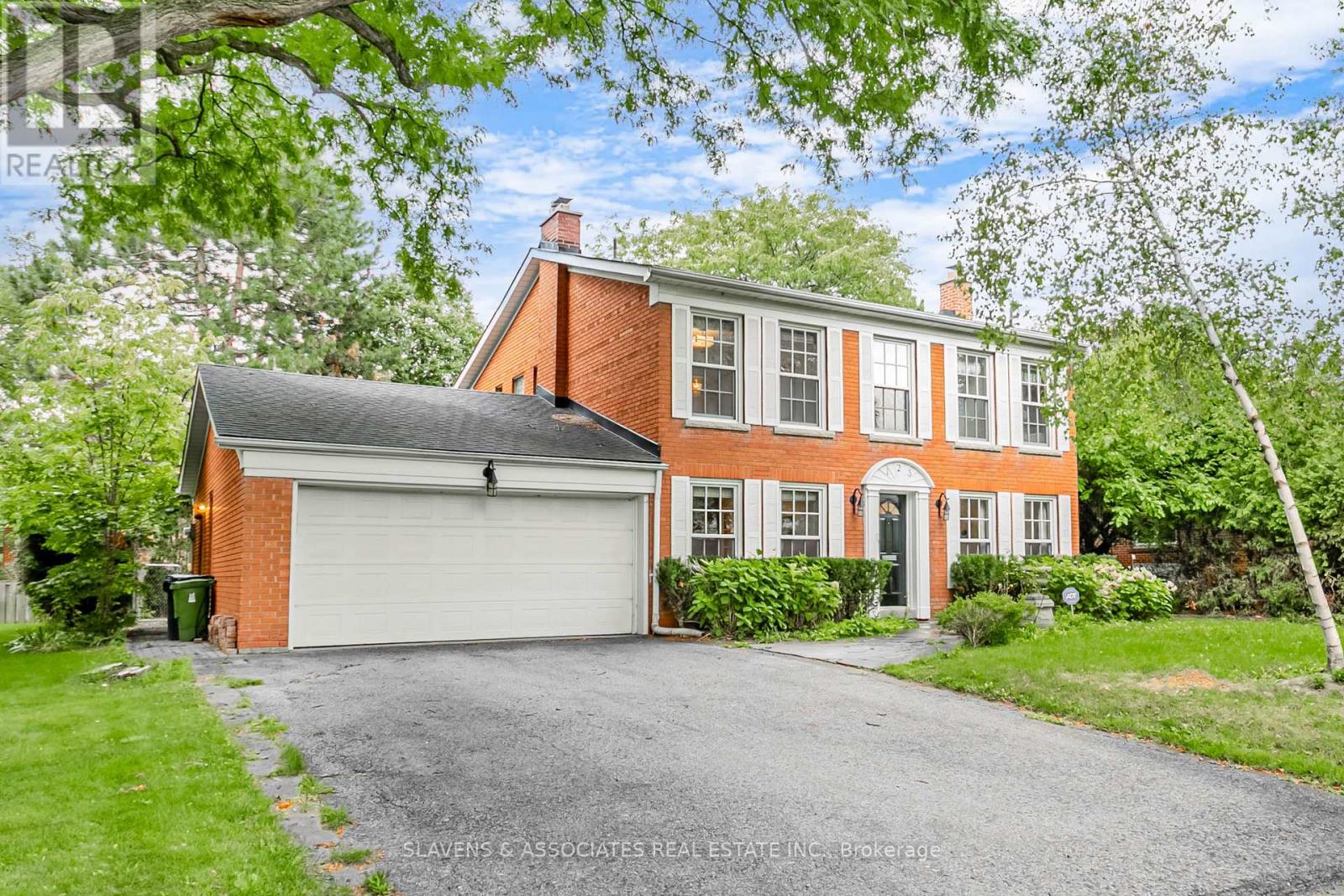 123 Lord Seaton Rd, Toronto, ON M2P 1K8