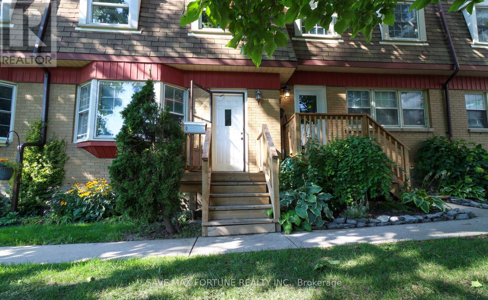9 116 Notch Hill Rd, Kingston, ON K7M 2X1