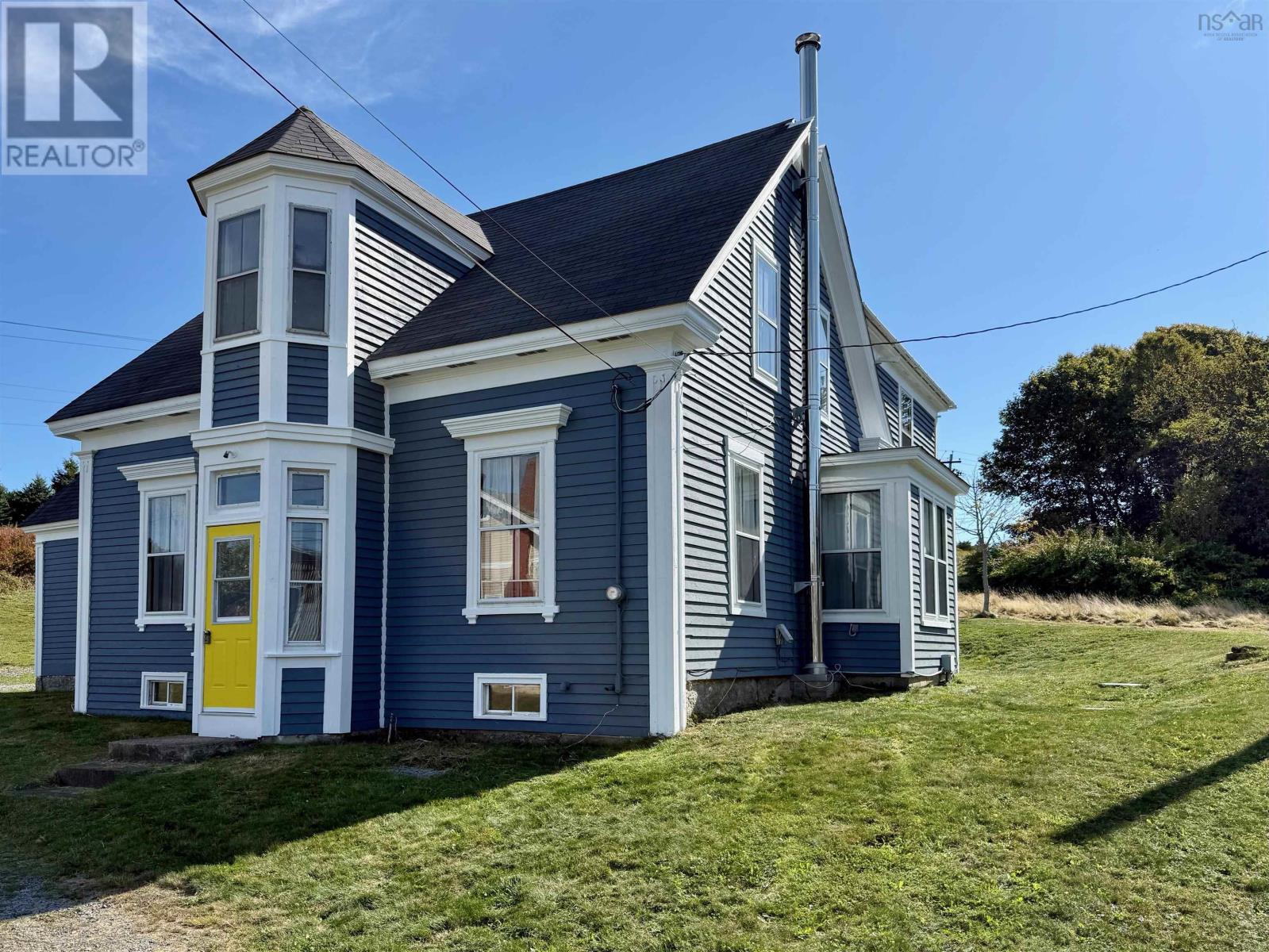 19 Lower Lahave Rd, Lunenburg, NS B0J 2X0