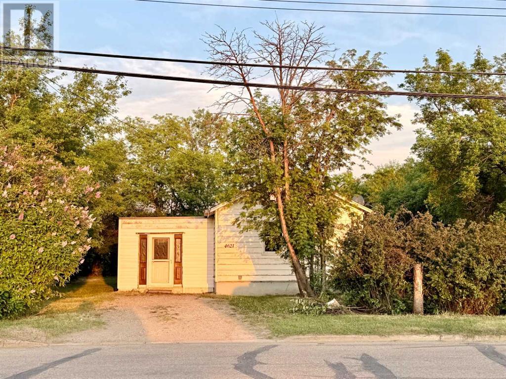 46 Street Unit 4621, Lacombe, AB T4L 2W3