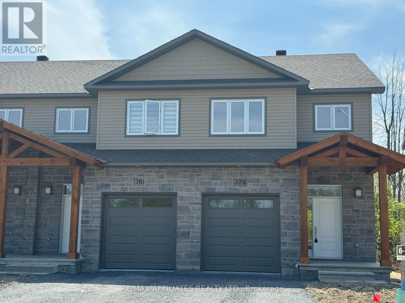 355 Voyageur Pl, Russell, ON K0A 1W0