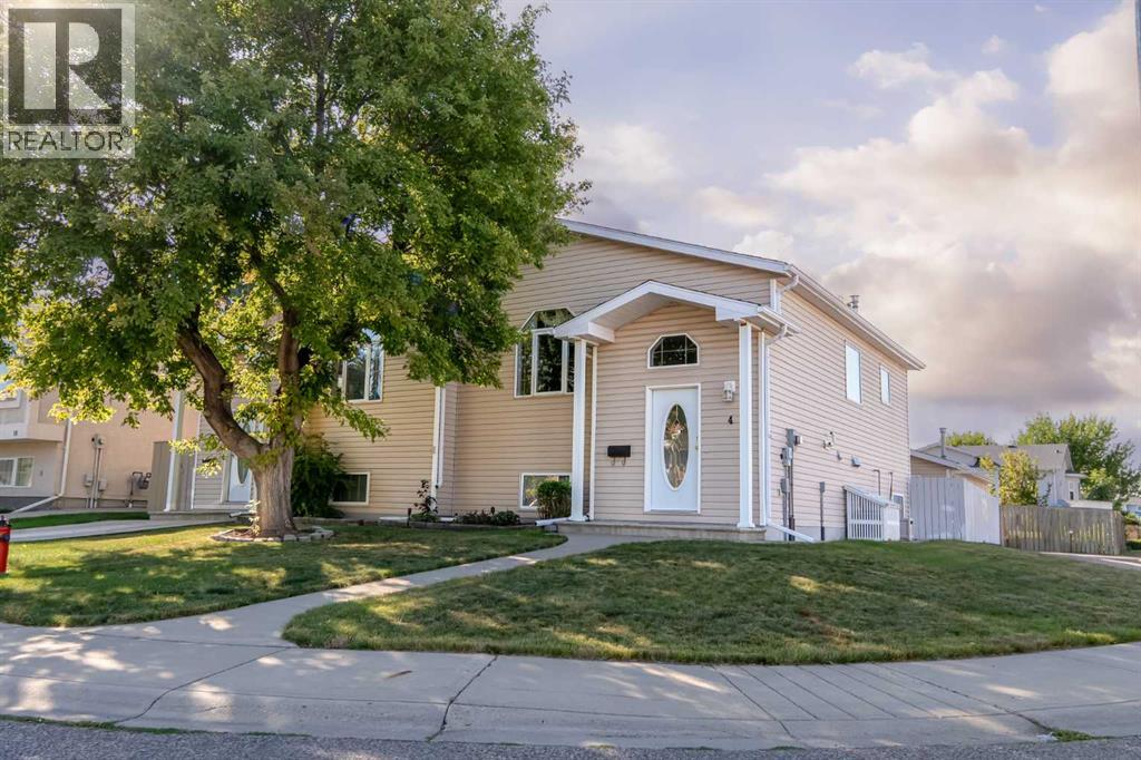 4 St James Pl N, Lethbridge, AB T1H 6R1