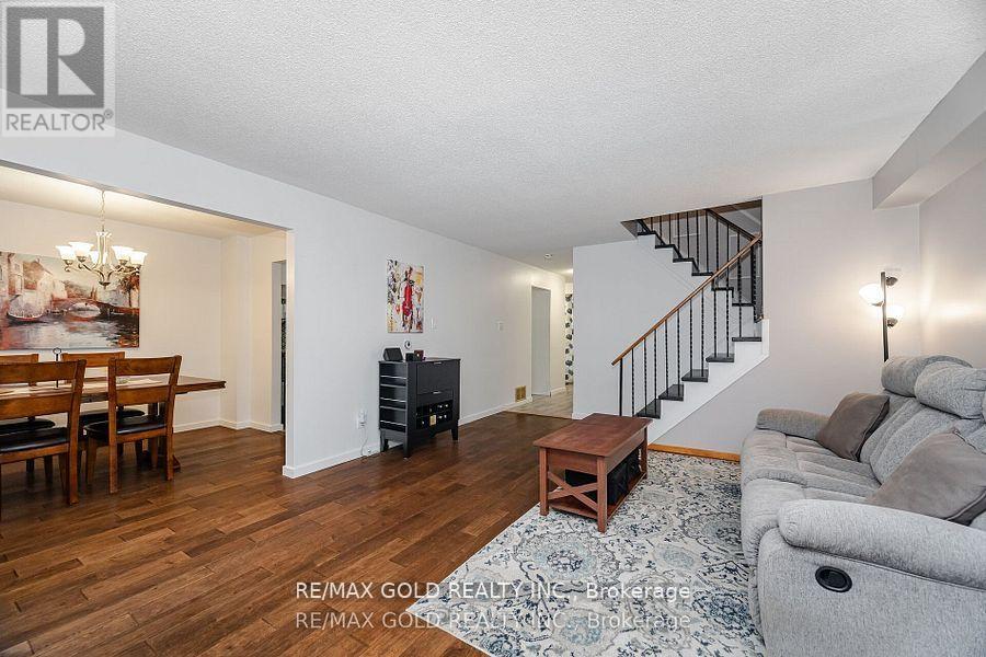 24 Terry Hl, Brampton, ON L6Z 1N1