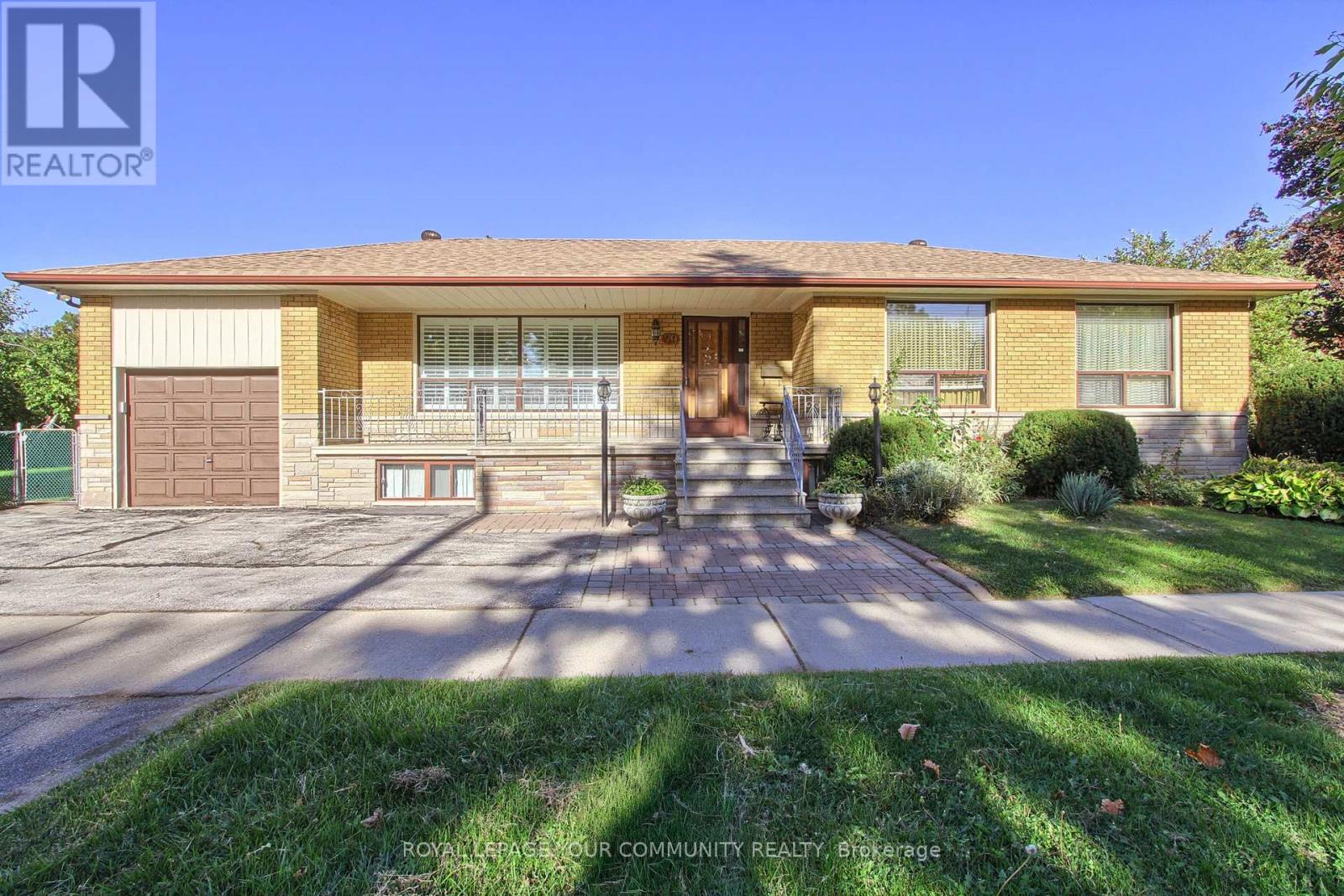 79 Sun Row Dr, Toronto, ON M9P 3H9