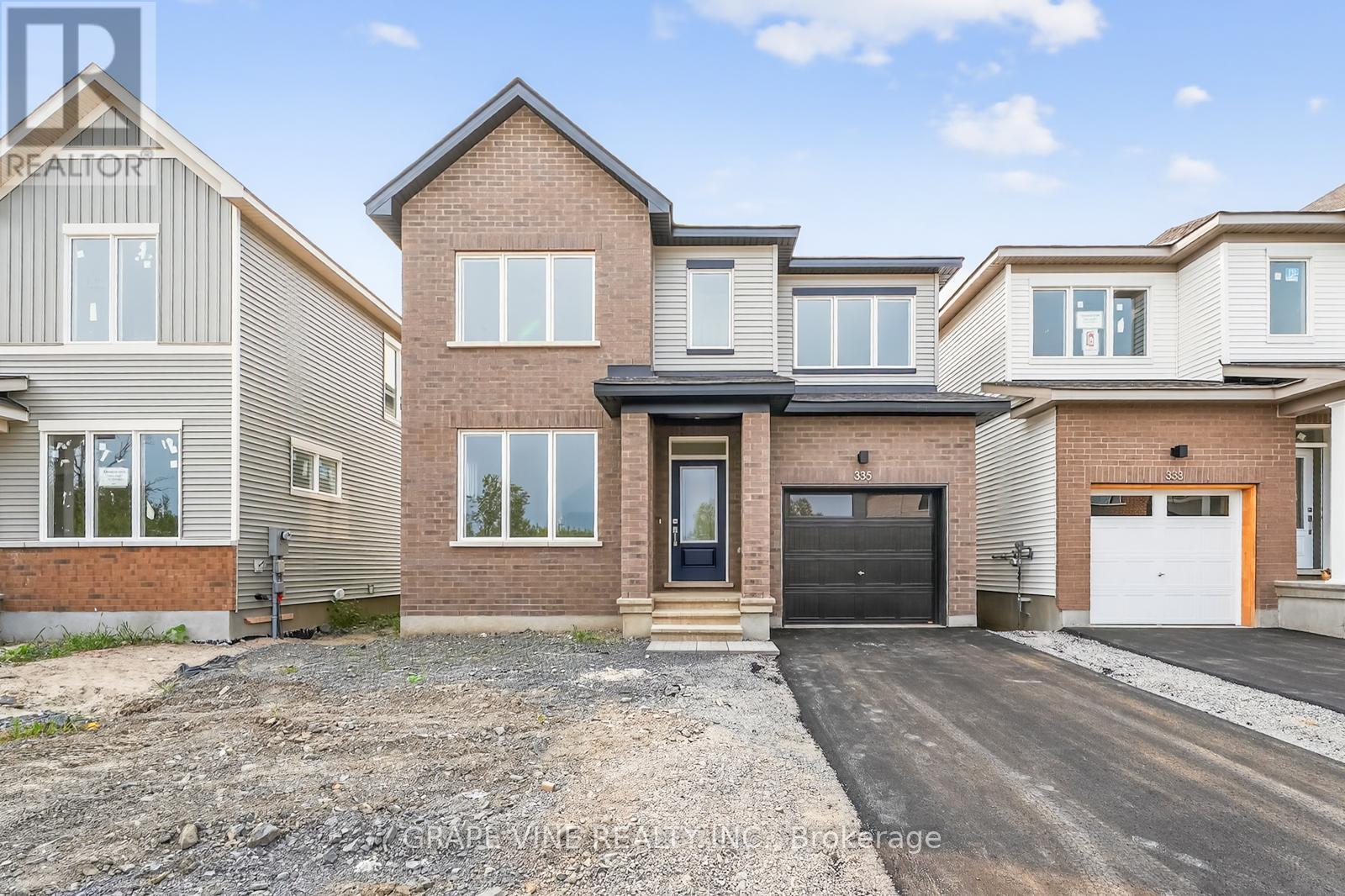 335 Les Emmerson Dr, Ottawa, ON K2J 0P1