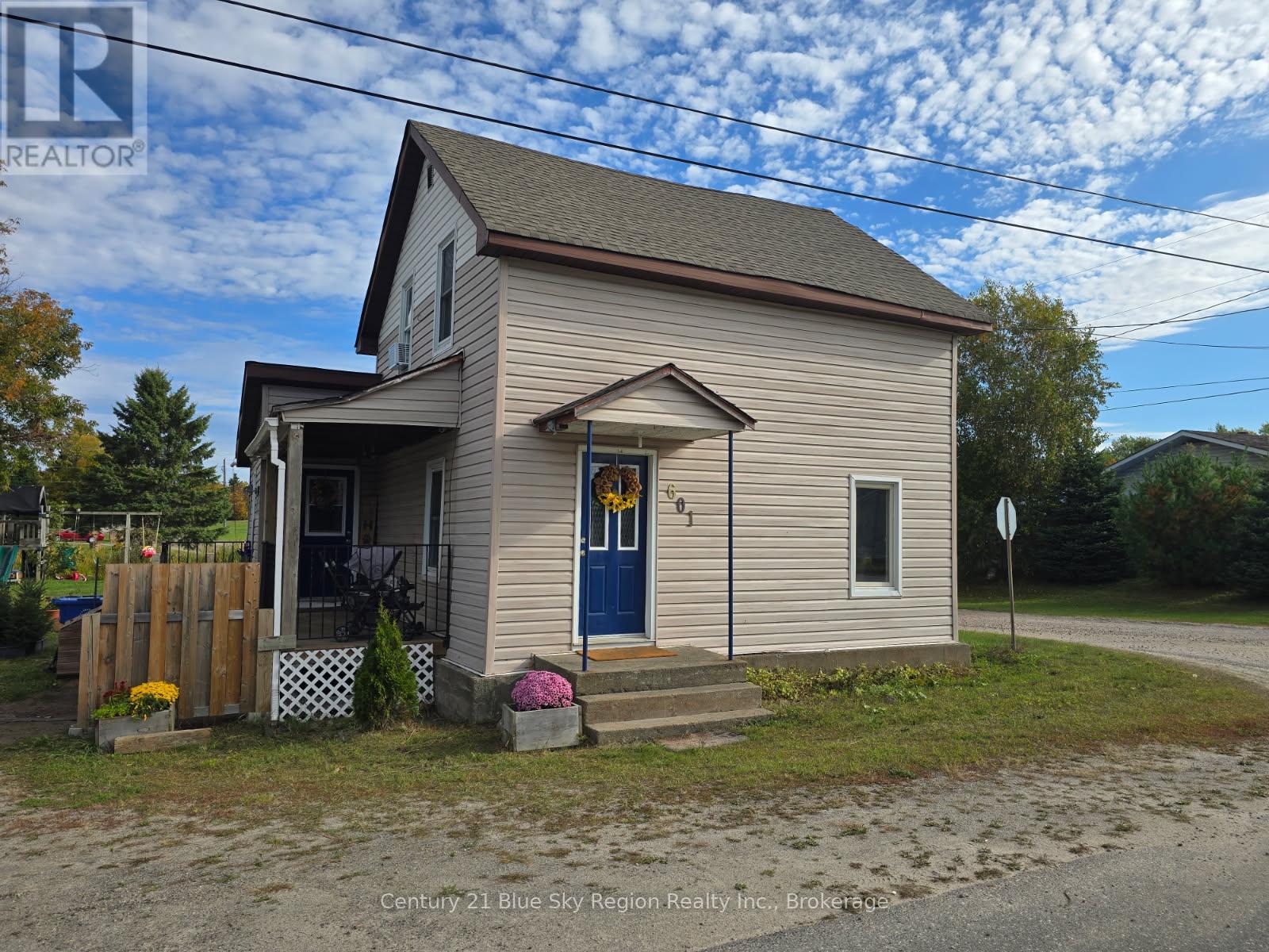 601 Drivein Rd, West Nipissing Sturgeon Falls, ON P2B 2R1