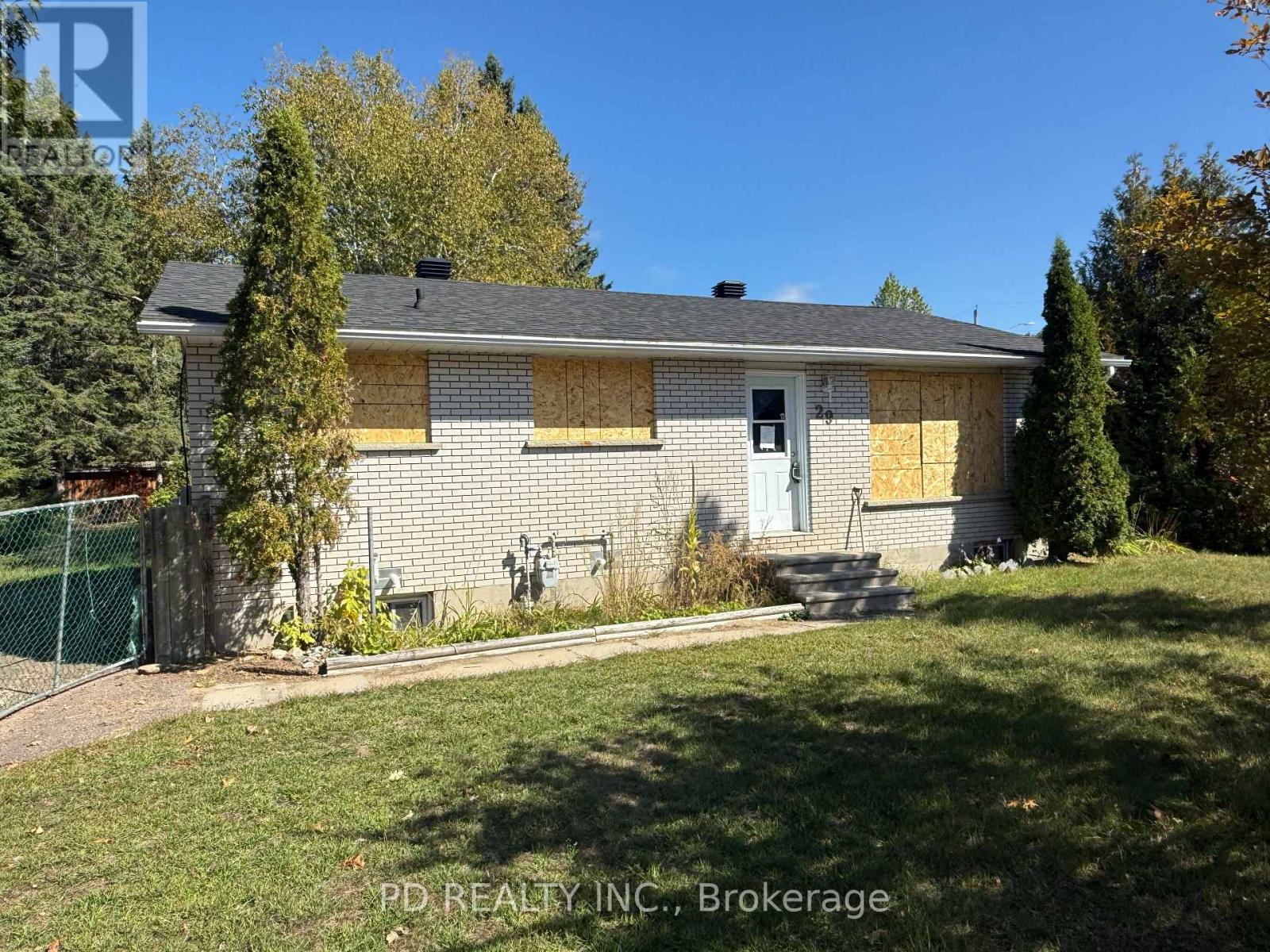 29 Wilson St, Laurentian Hills, ON K0J 1J0