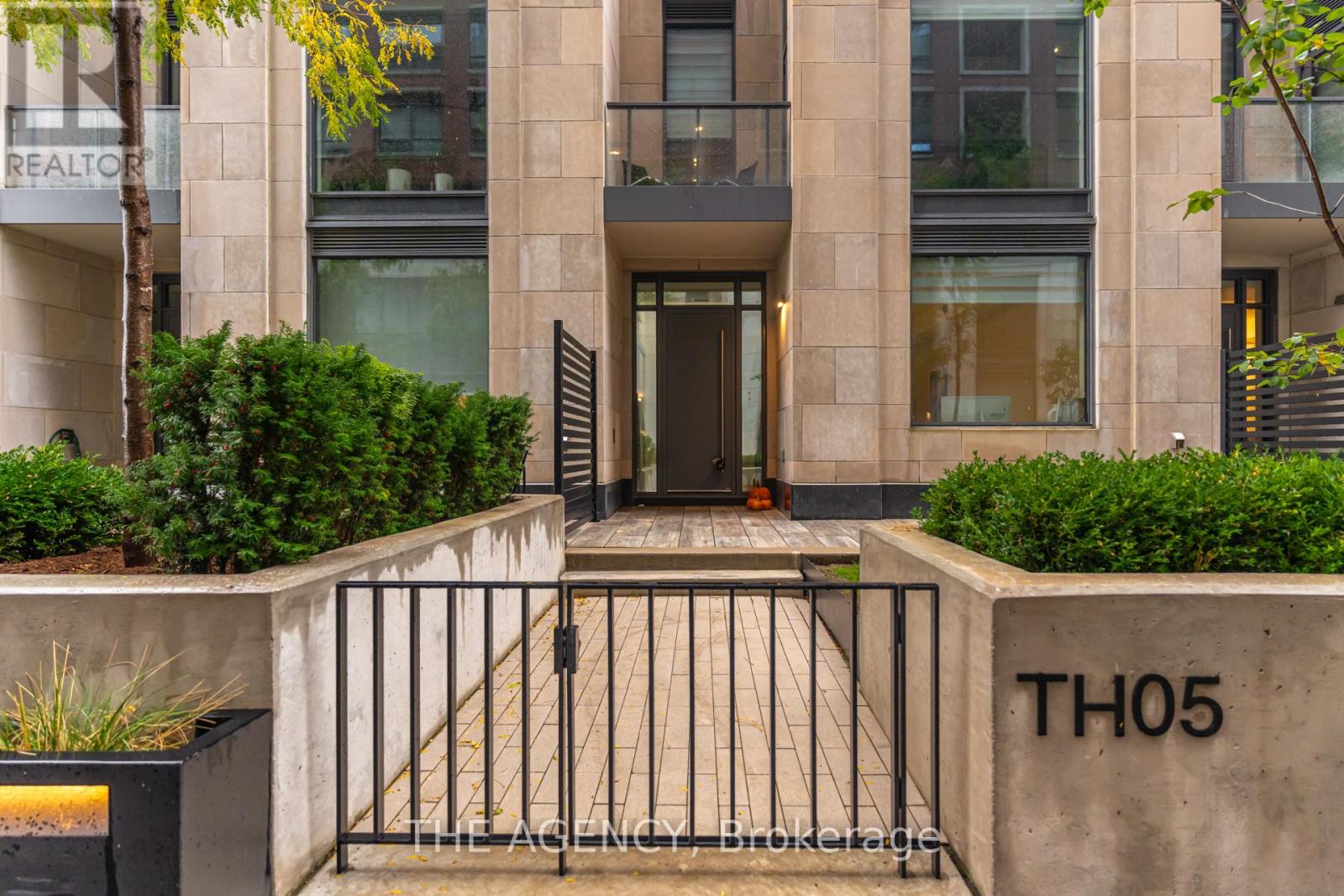 33 Frederick Todd Way, Toronto, ON M4G 0C9