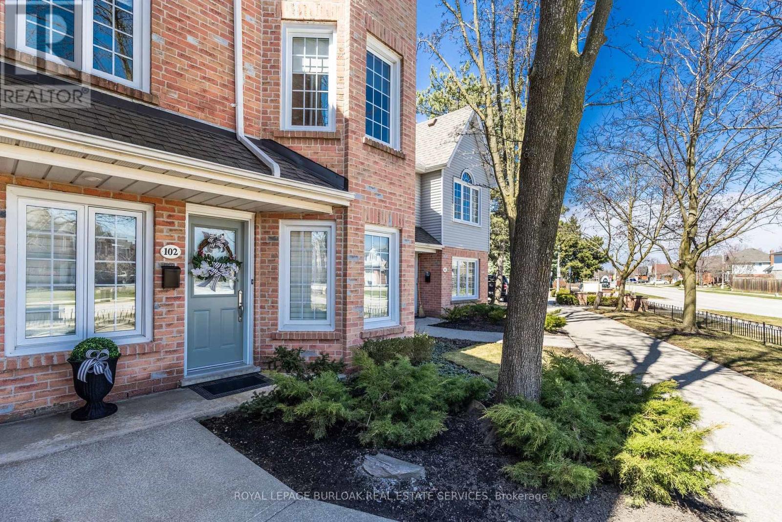 102 2110 Cleaver Ave, Burlington, ON L7M 3Z4