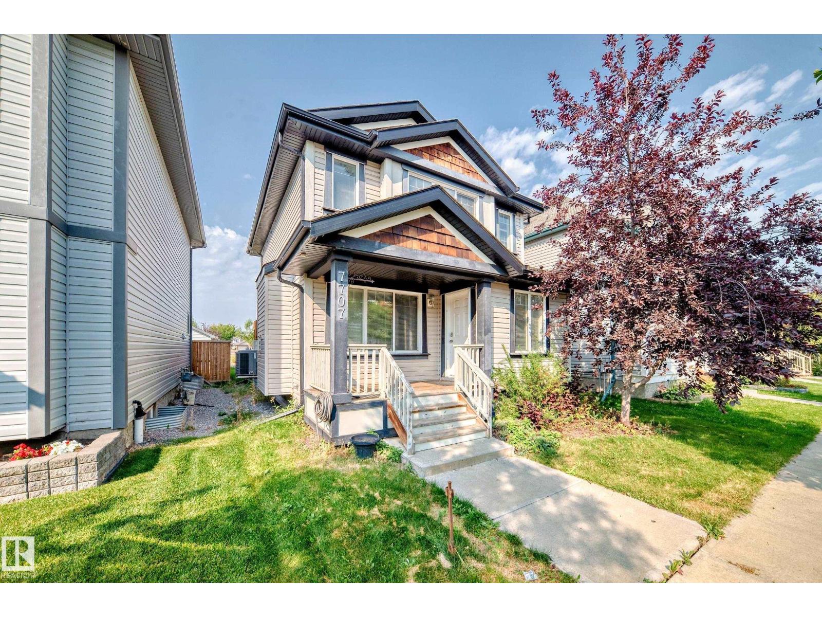 7707 Schmid Cr NW, Edmonton, AB T6R 0K6
