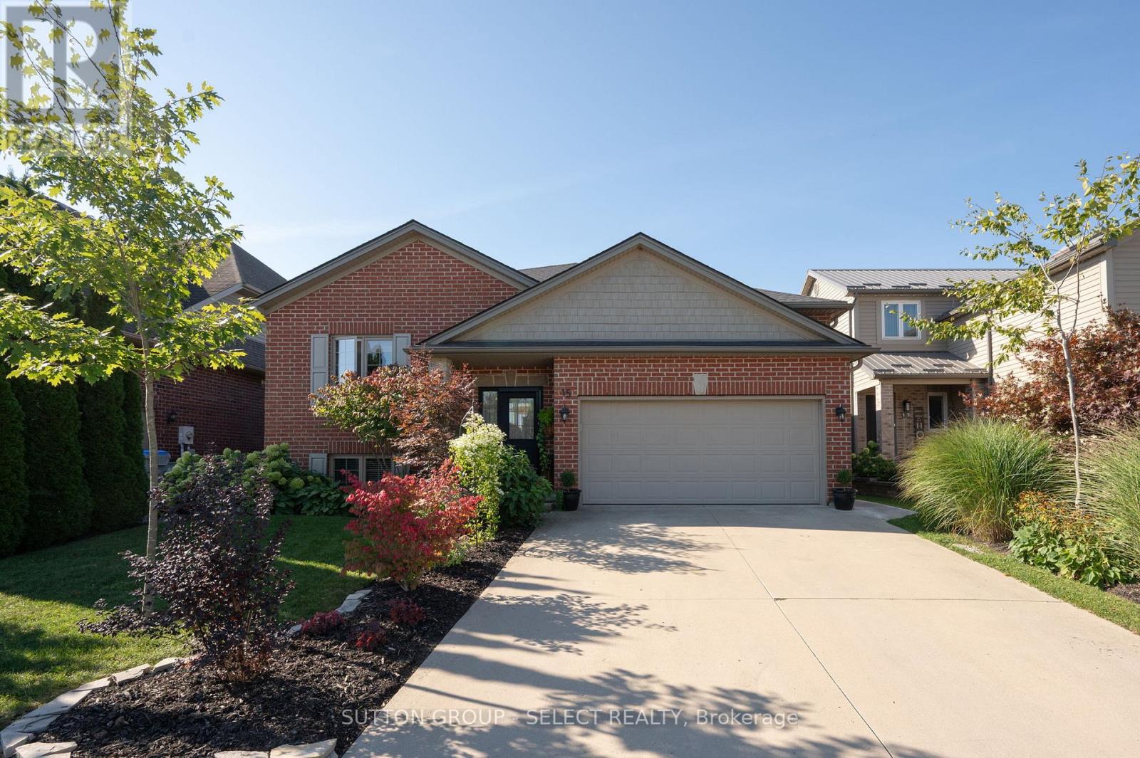 15 Hamilton St, North Middlesex, ON N0M 1A0