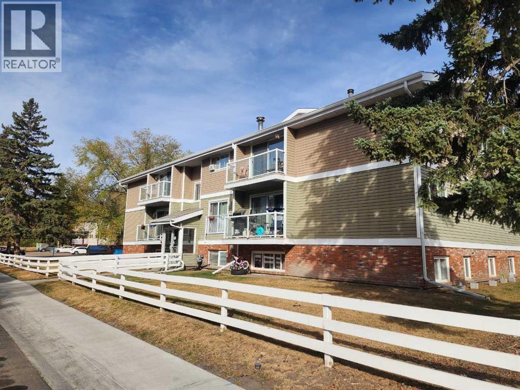 5812 61 Street Unit 103, Red Deer, AB T4N 6H4