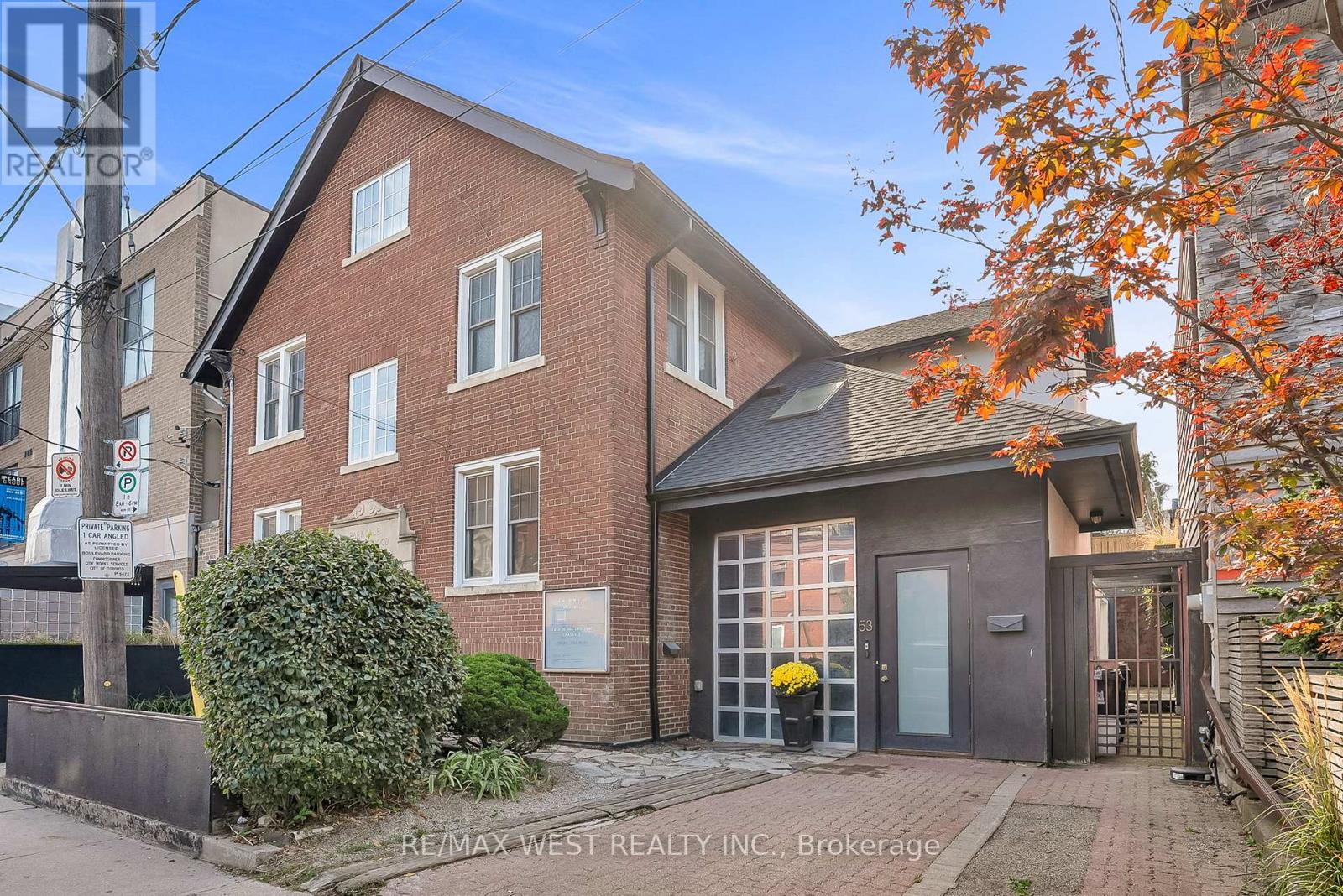 53 Argyle St, Toronto, ON M6J 1N8