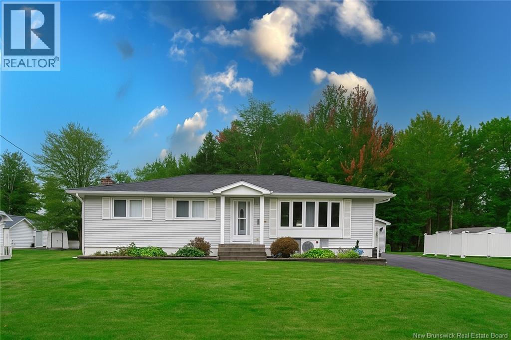 44 Woodlawn Ave, Moncton, NB E1E 2J9