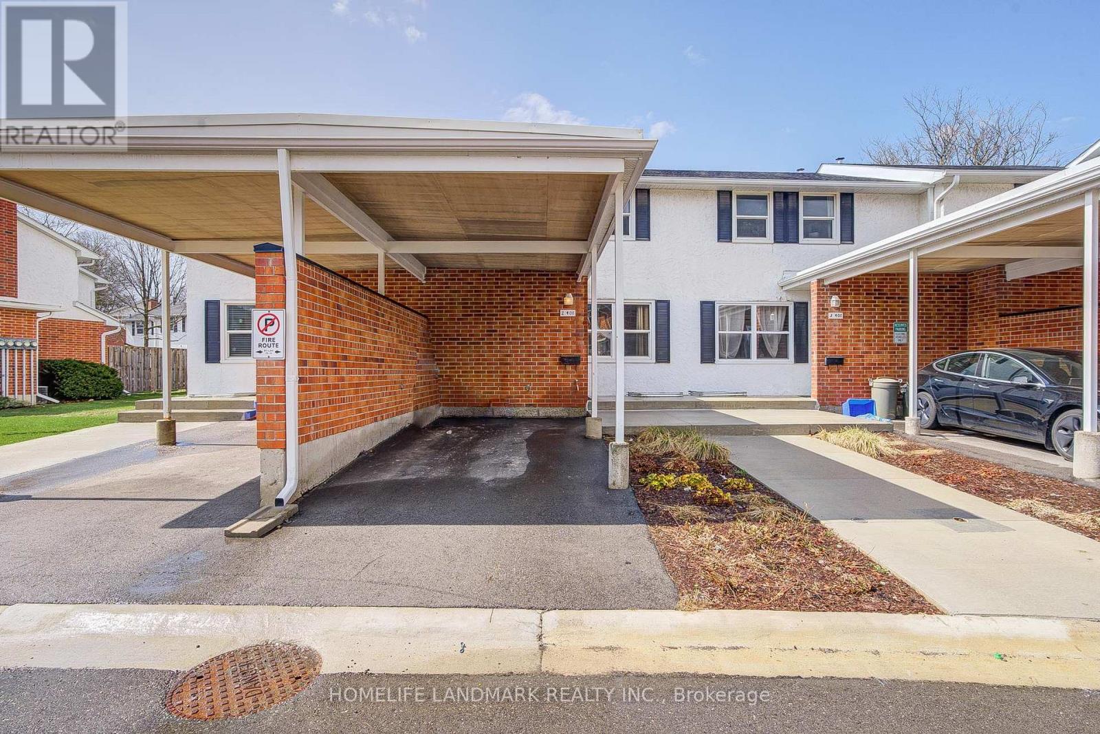 2 401 Keats Way, Waterloo, ON N2L 5S7