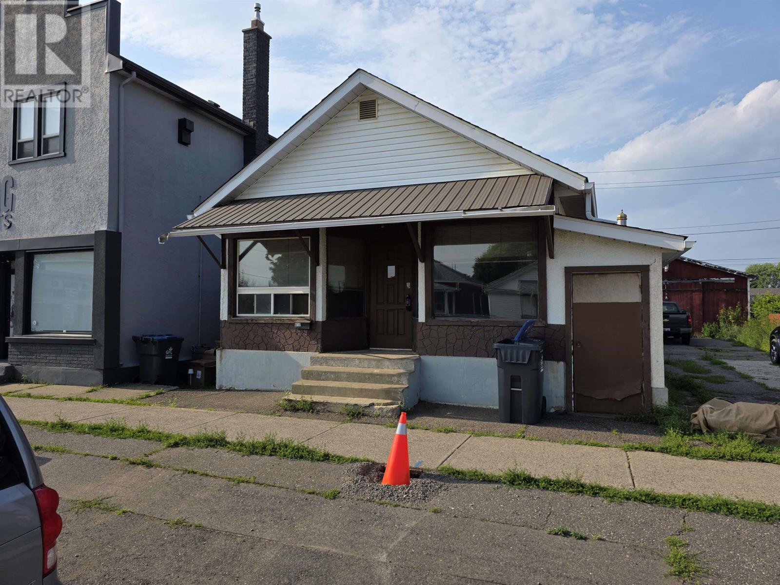 817 Gore St, Thunder Bay, ON P7E 3S7