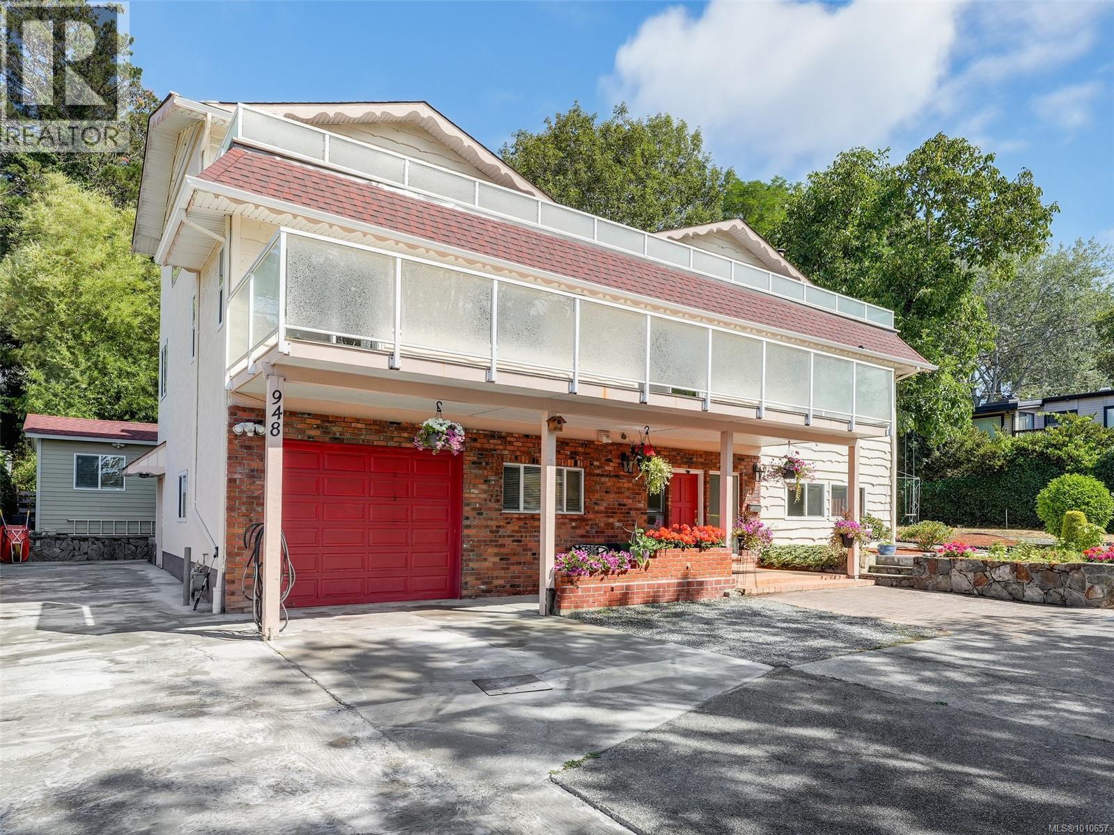 948 Mckenzie Ave, Saanich, BC V8X 3G6