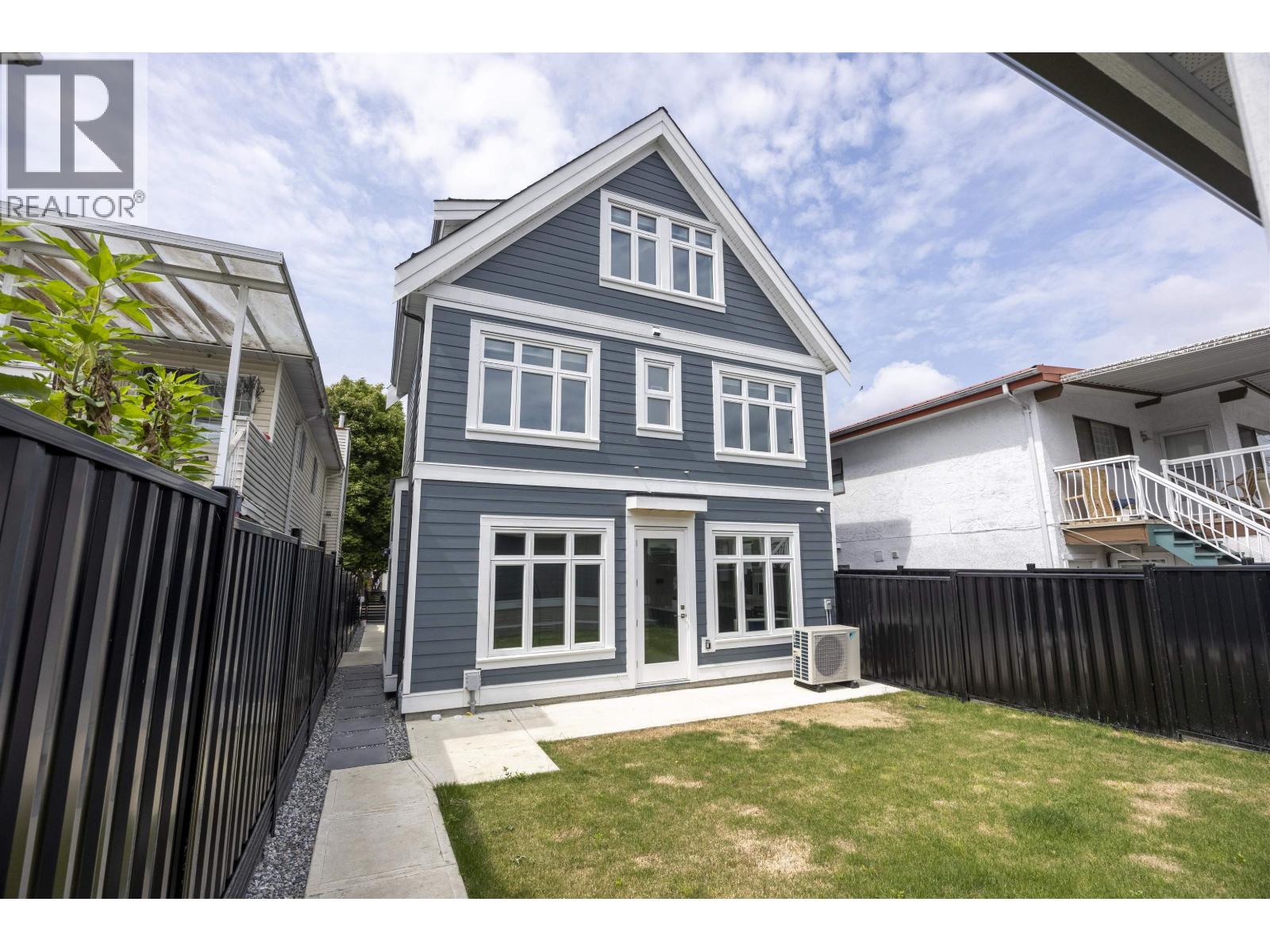 5808 Lanark Street Unit 2, Vancouver, BC V5P 2Y4