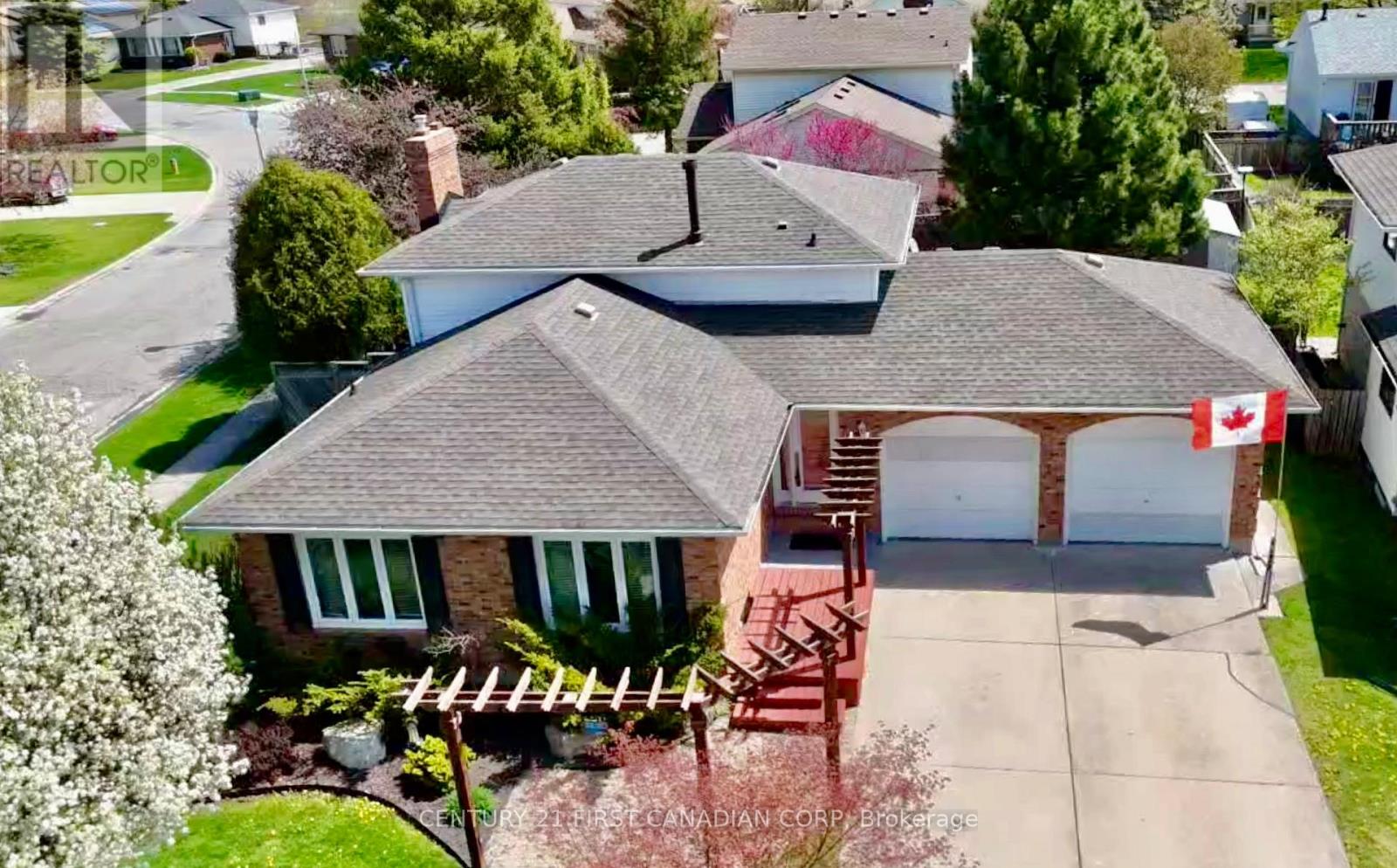 100 Hastings Cres, Sarnia, ON N7S 5K5