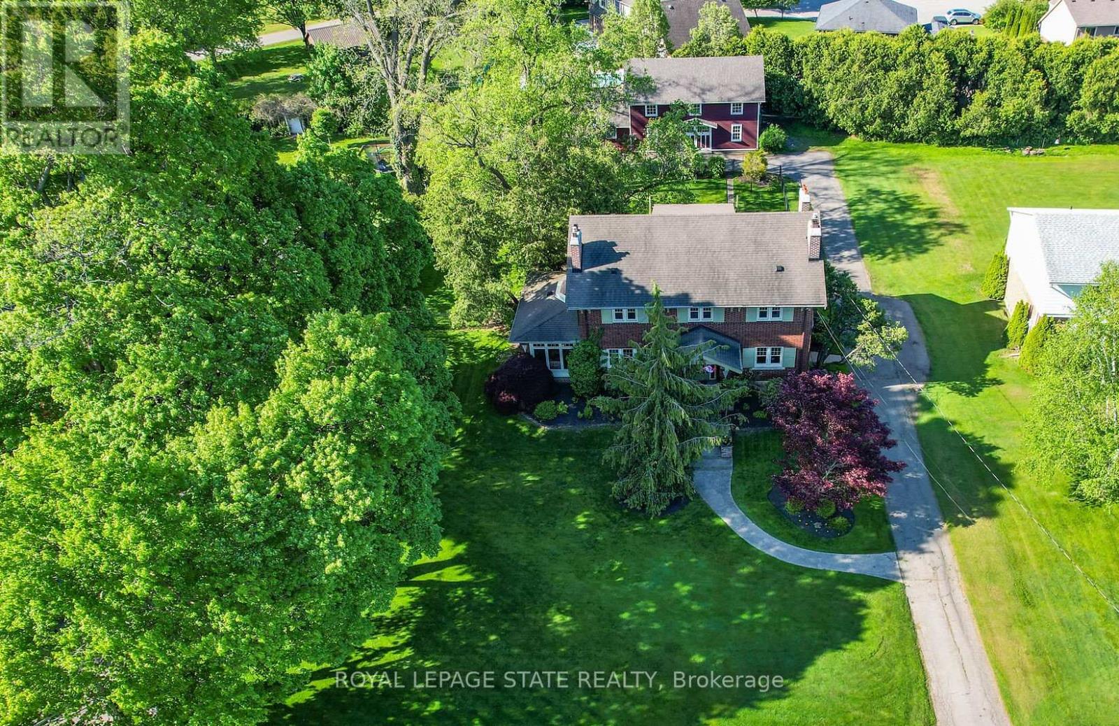 102 Main St E, Grimsby, ON L3M 1N8