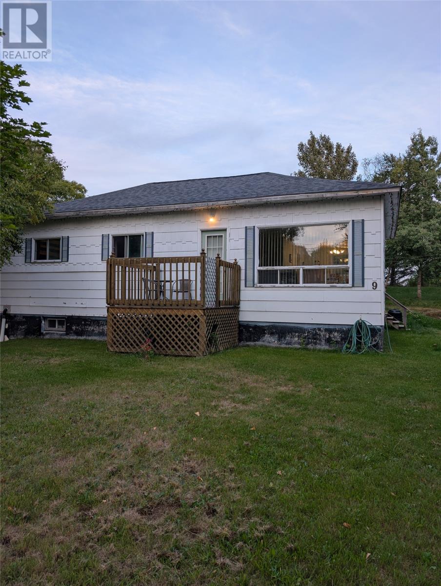 9 Ash St, Springdale, NL A0J 1T0