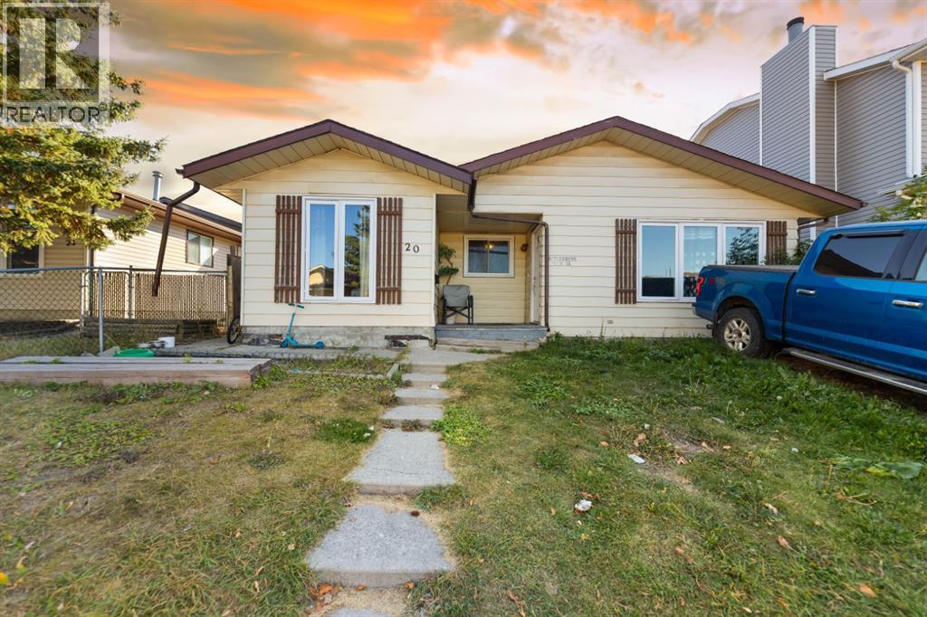 20 Castlegrove Way NE, Calgary, AB T3J 1T7