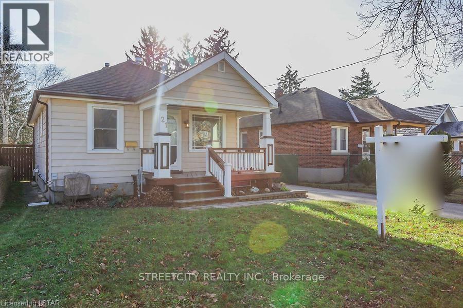 21 Eastman Ave, London, ON N5W 2M3