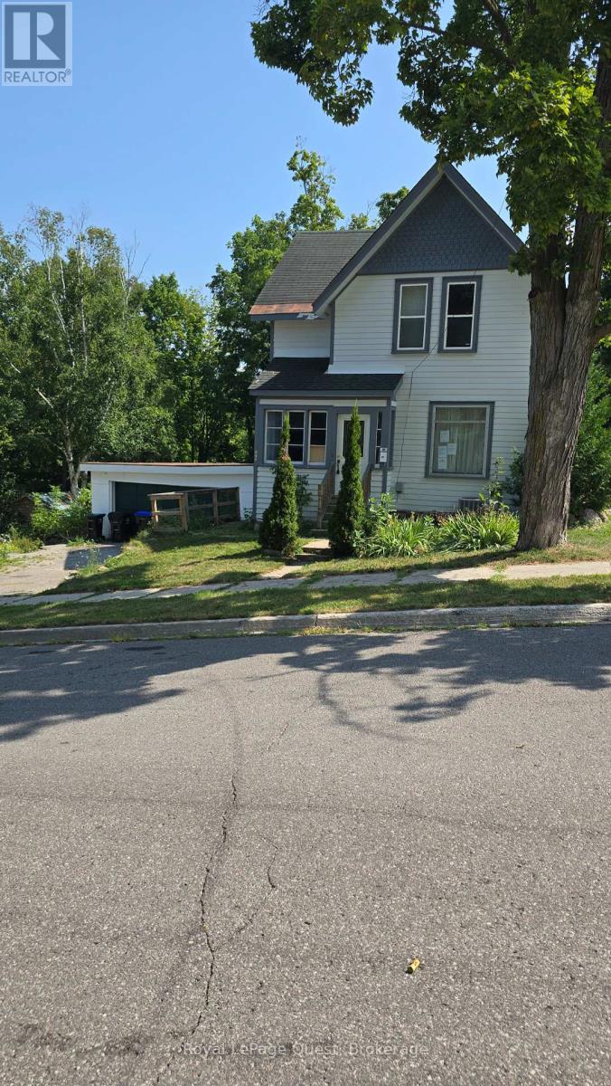 699 Quebec St, Midland, ON L4R 1E3