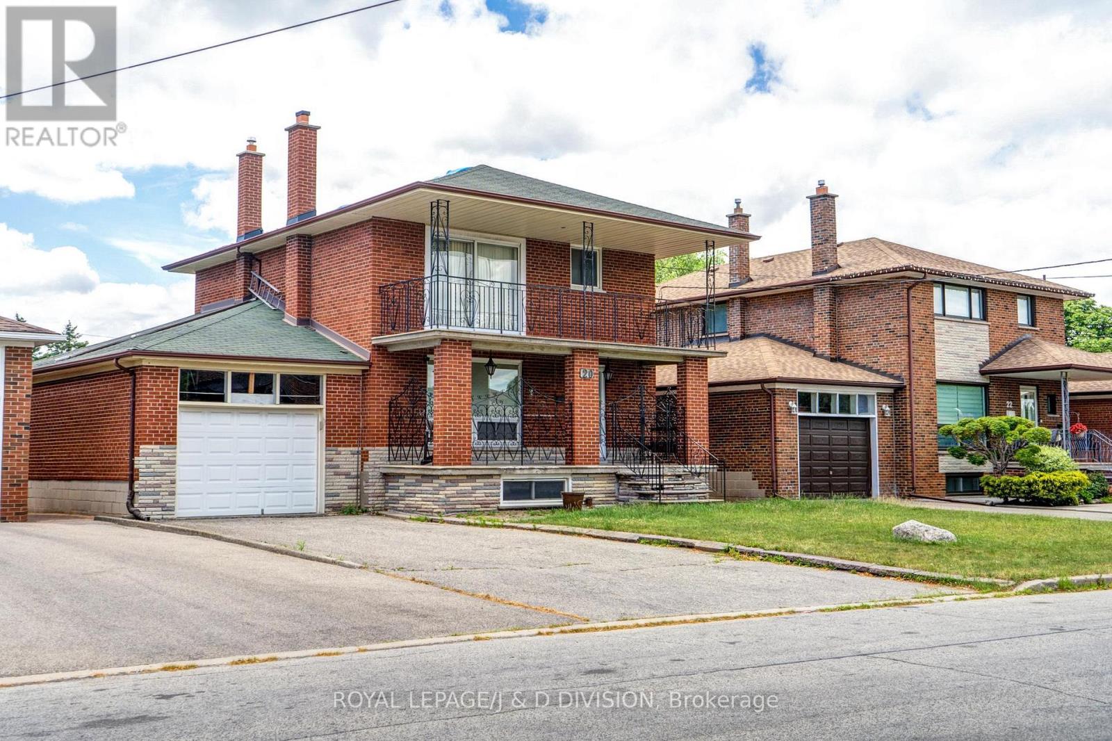20 Macleod St, Toronto, ON M6L 2M6