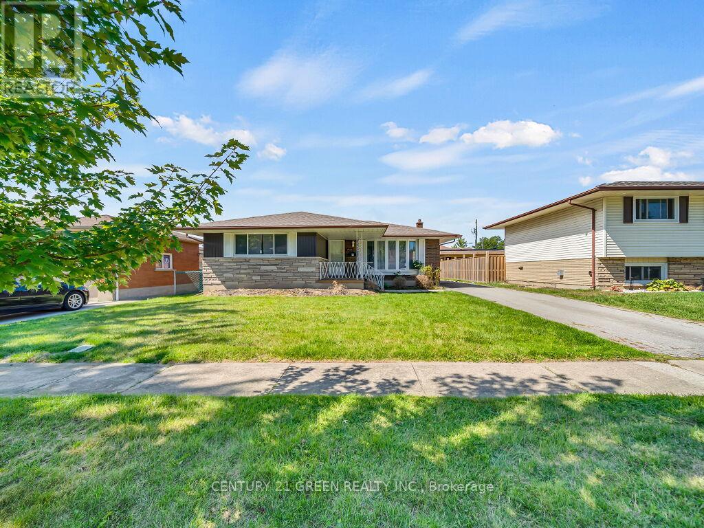 5 St Charles Ave W, Thorold, ON L2V 2W3