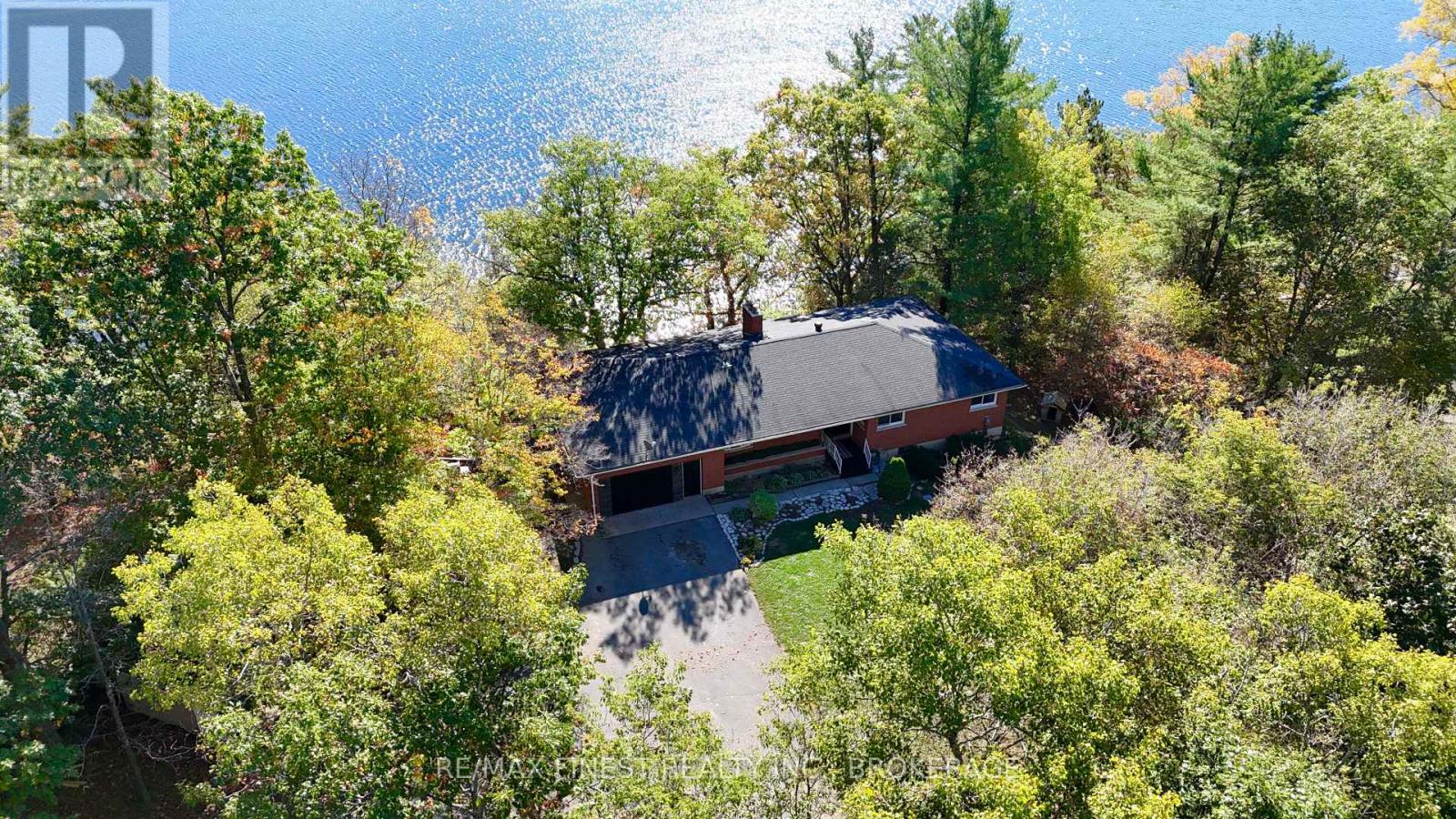 4236 Pine Ridge Dr, South Frontenac, ON K0H 2W0