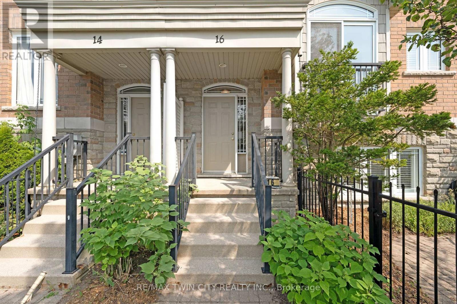 16 Bruce St, Cambridge, ON N1R 8M8