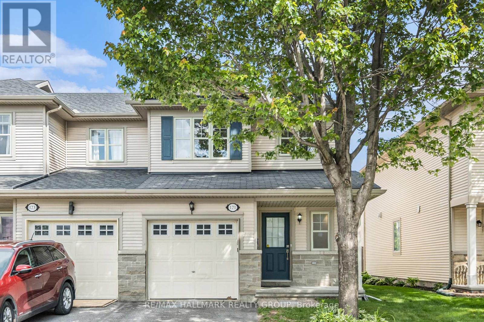 121 Prem Cir, Ottawa, ON K2J 0C5