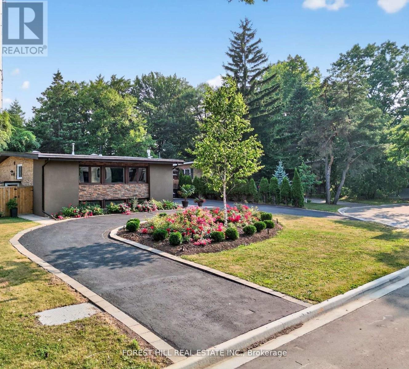 9 Tadcaster Pl, Toronto, ON M3B 1G6