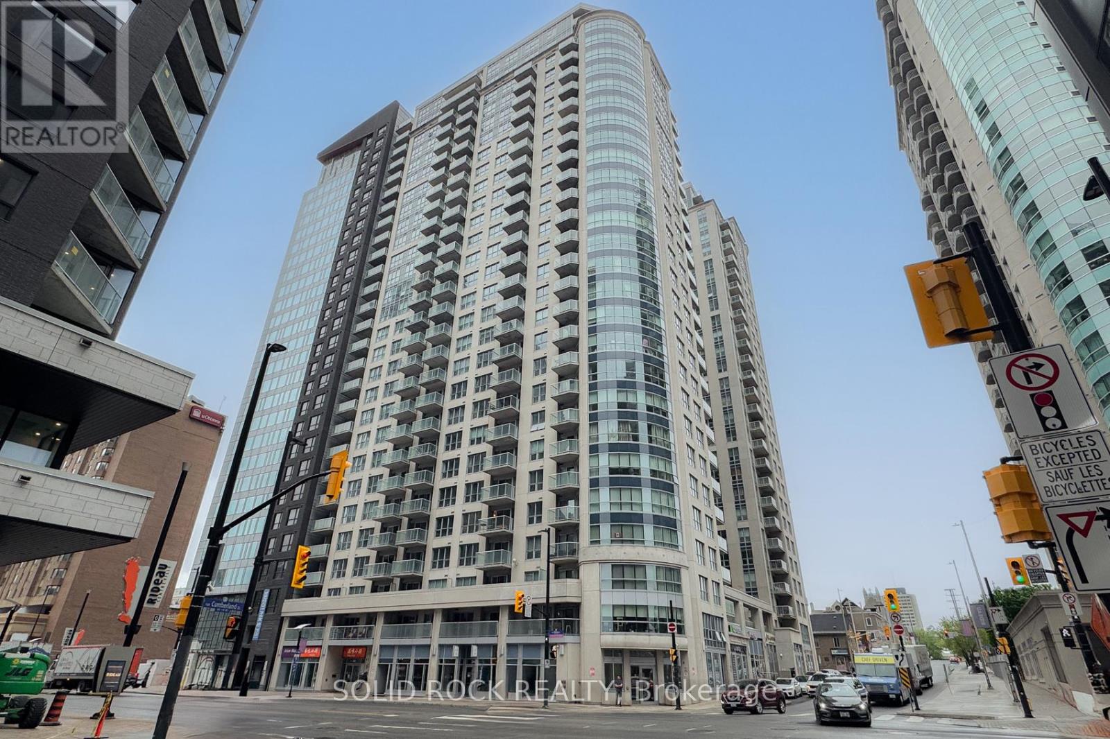502 242 Rideau St, Ottawa, ON K1N 0B7