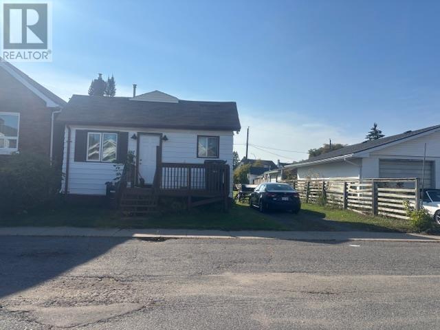 827 Alberta St, Thunder Bay, ON P7C 3E8