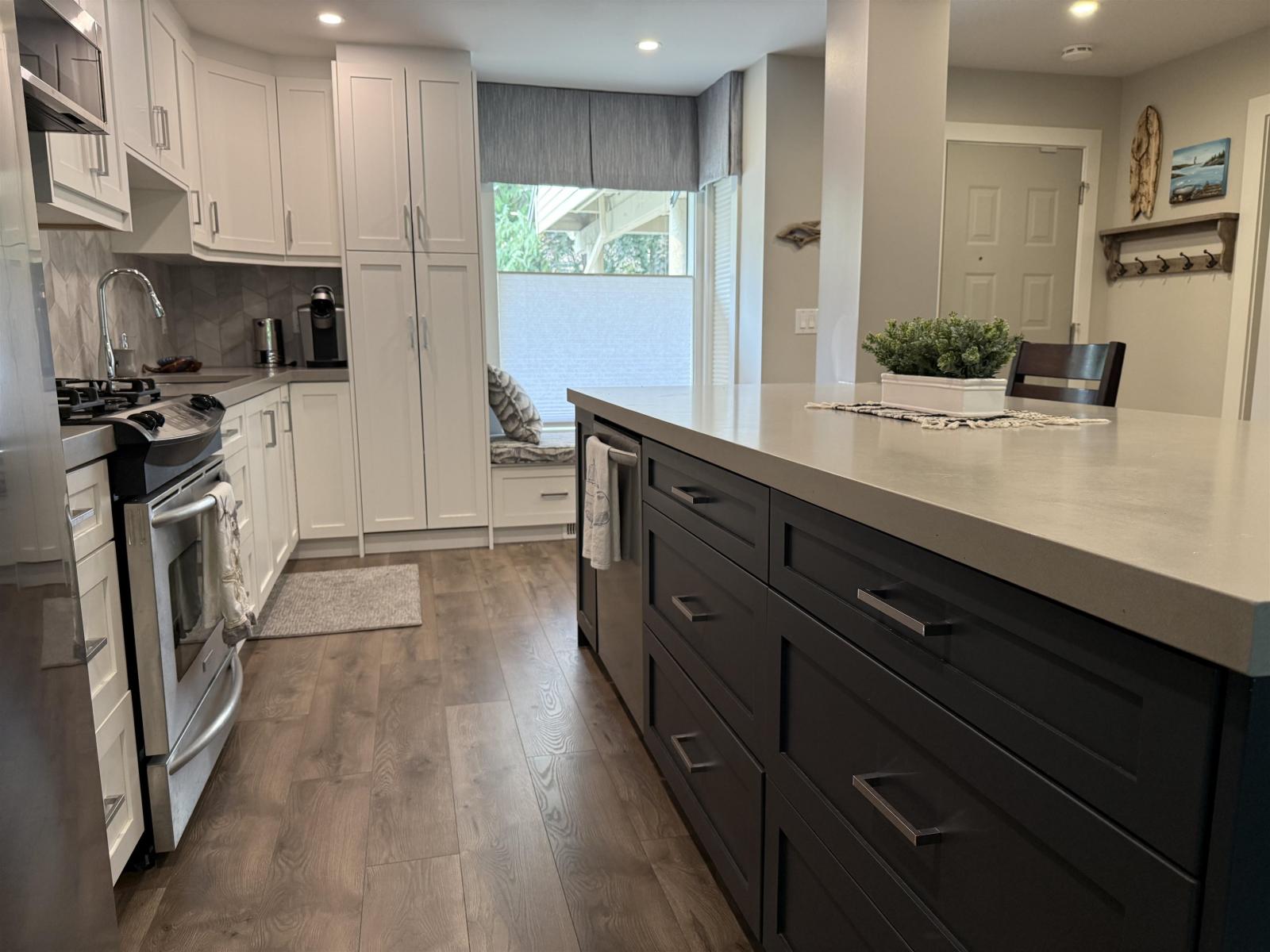 15804 Mcbeth Rd, Surrey, BC V4A 5X3