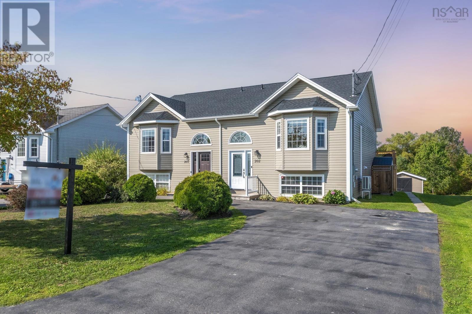 202 Payzant Dr, Windsor, NS B0N 2J0