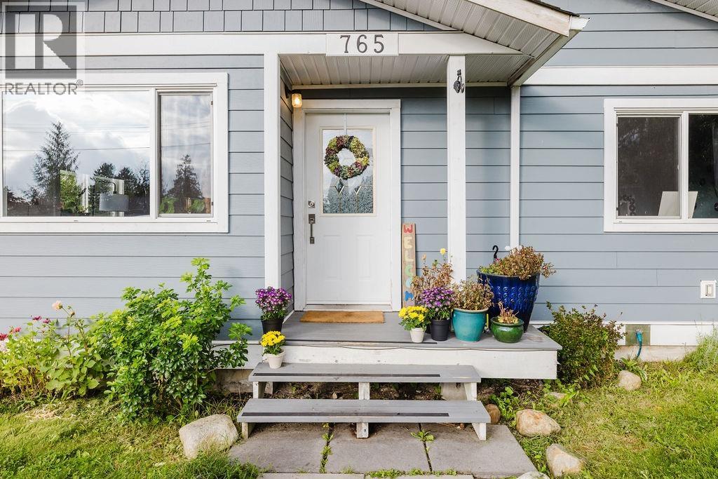 765 Cascade Cres, Gibsons, BC V0N 1V9