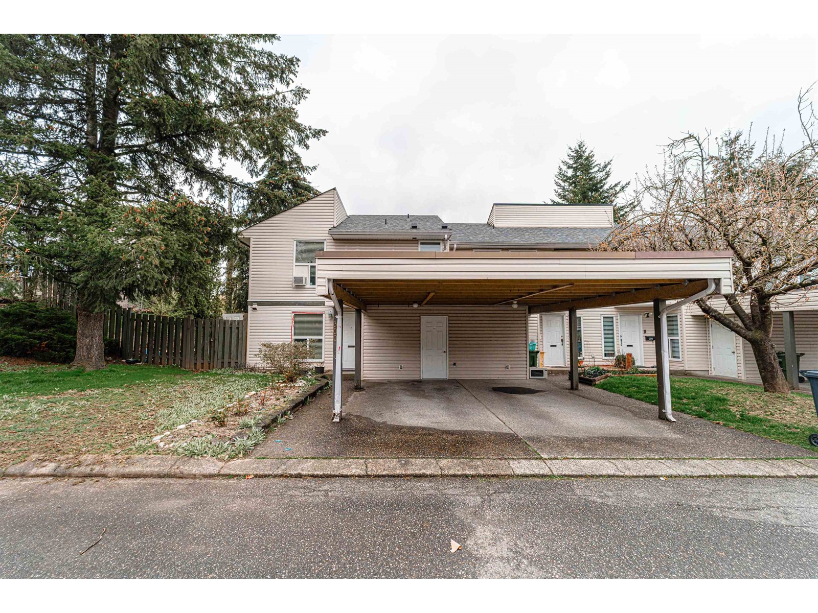 32550 Maclure Road Unit 300, Abbotsford, BC V2T 4N3