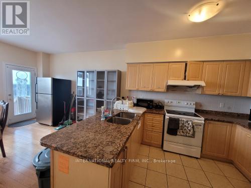 23 Hackett Ave, Toronto, ON M3J 0C7